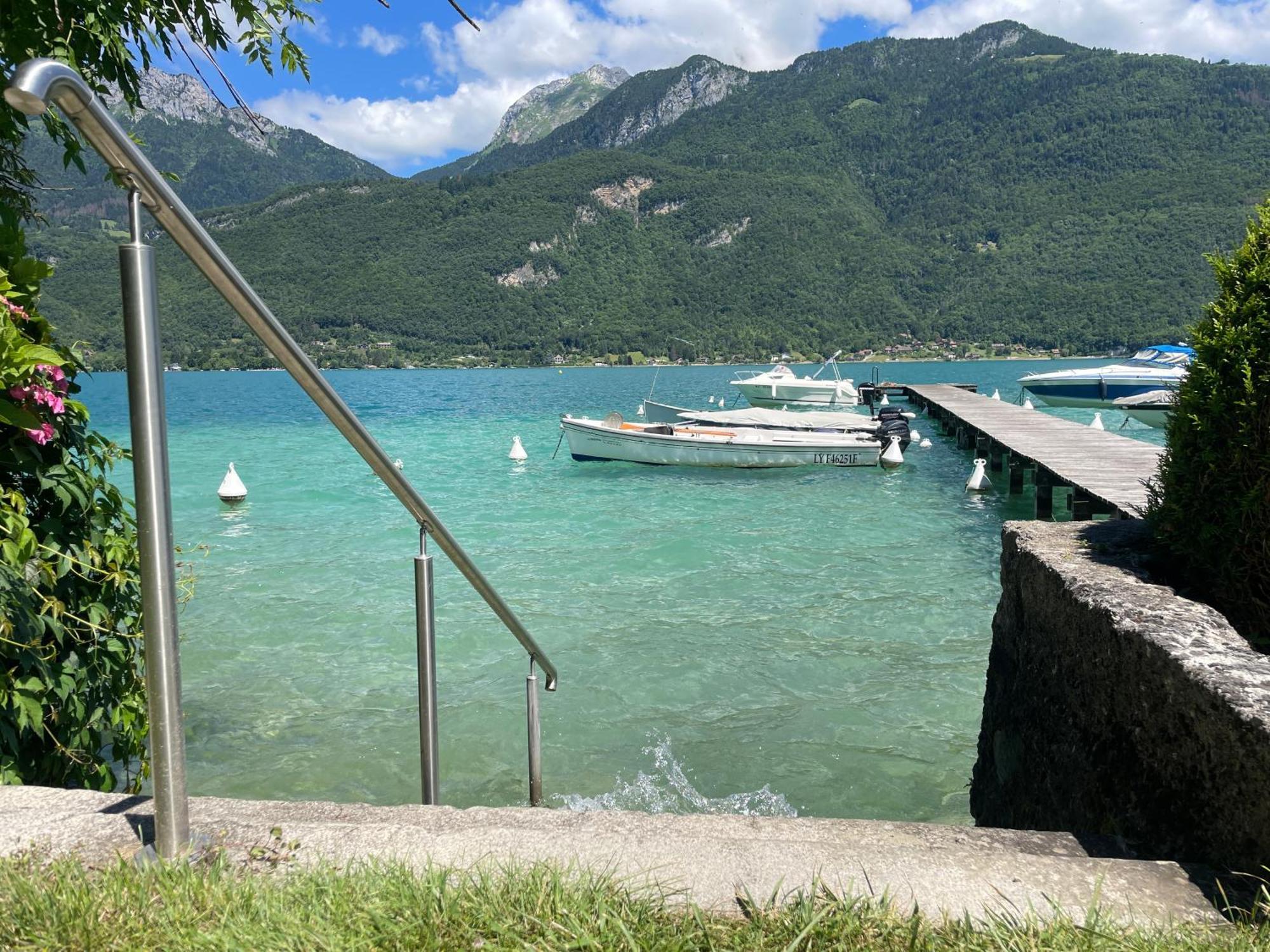Rare 2 Bedroom With Private Beach On Lake Annecy Doussard Eksteriør billede